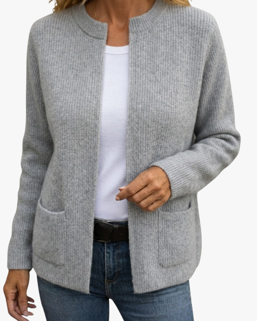 Gilet Colette zippé en maille chaude, porté ouvert