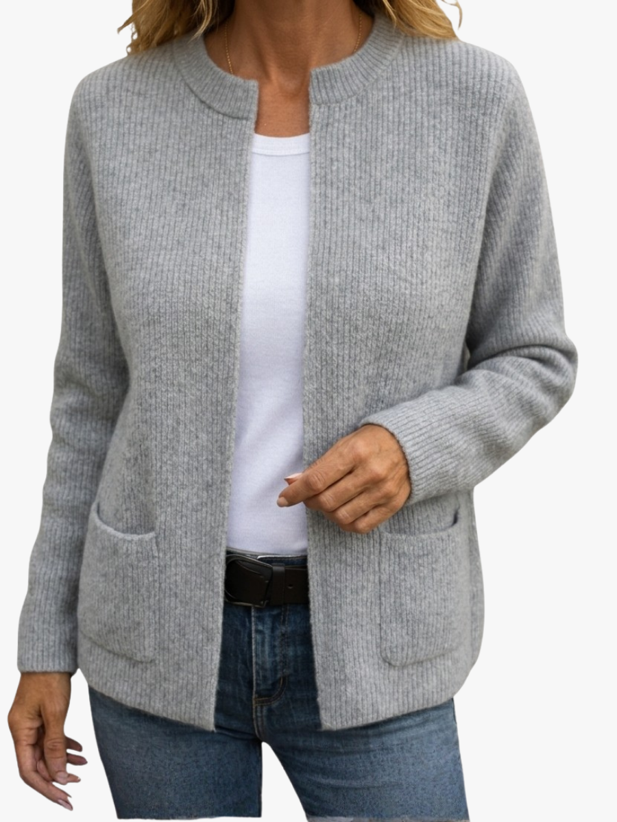 Gilet Colette zippé en maille chaude, porté ouvert