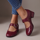 Marion, escarpins à bride réglable portés avec une tenue d'automne, Bellier Paris